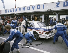 Mercedes-Benz týmu Carlsson Motorsport v boxech (1986)