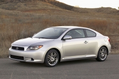 První generace kupé Scion tC (model 2005)