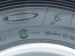 Detail označení tzv. „chytrých&quot; pneumatik.