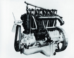 Jeden z prvních dieselových motorů určených pro pohon nákladních vozidel Benz OB 2 z roku 1924 měl maximální výkon na hranici 33 kW/45 k, později o něco málo více.