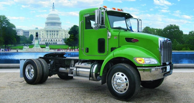 Společnost PACCAR prosazuje také za „velkou louží“ hybridní pohon svých nákladních vozidel. Důkazem je mimo jiné také tento Peterbilt 335 Hybrid. Společnost PACCAR prosazuje také za „velkou louží“ hybridní pohon svých nákladních vozidel. Důkazem je mimo jiné také tento Peterbilt 335 Hybrid.