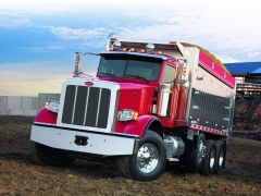 Mezi klasickými americkými dump trucky zhusta nalezneme produkty koncernu PACCAR, jako třeba Peterbilt Model 367.