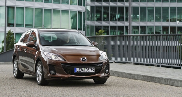 Mazda 3 Hatchback po faceliftu 2012 s mírně pozměněnou přídí