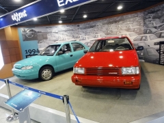 Hyundai Accent model 1994 a Pony Excel, úspěšný v USA, už s předním pohonem (od 1985)