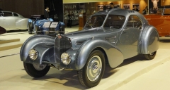 Bugatti 57 SC Atlantic (No. 57374) s tovární karoserií z Molsheimu (1936)