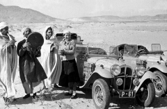 Jedna ze zastávek dámské expedice v marocké poušti
