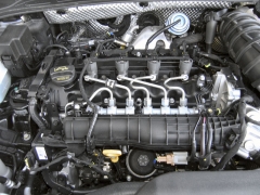 Nový vznětový čtyřválec 1.7 CRDi se vyrovná větším motorům výkonem, ale jeho předností je nízká spotřeba paliva