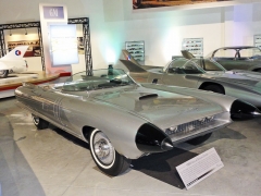 Cadillac XP-74 Cyclone patří k nejznámnějším vozům snů, již v roce 1959 vynikal detekcí překážek v jízdní dráze, na něž řidiče upozornil akustickým i optickým signálem…