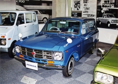 Kombi Honda L700, čtyřválec 687 cm3 s pohonem zadních kol (1965)