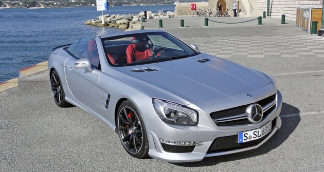 Mercedes-Benz SL 63 AMG Edition 1 na molu v Saint-Tropez Mercedes-Benz SL 63 AMG Edition 1 na molu v Saint-Tropez