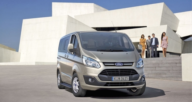 Ford Tourneo Custom, verze pro přepravu cestujících 