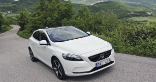 01a-volvo-v40 65718