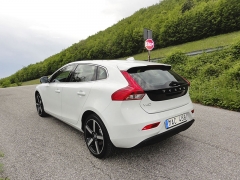 03-volvo-v40 65720