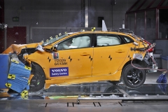 Volvo V40 při nárazové zkoušce v Göteborgu