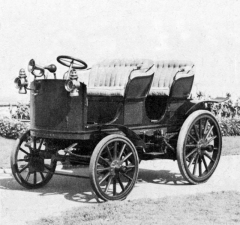 První automobil Koch/Saurer 5 HP (model 1896)