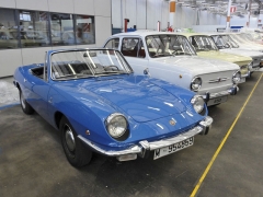 Seat 850, vlevo Sport Spider (1969) a vpravo základní dvoudveřový 850 D (1966)