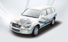 Toyota FCHV-adv s nádržemi vodíku vzadu