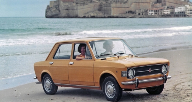 Čtyřdveřový Fiat 128 v prvním provedení z roku 1969