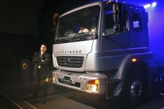 Generální ředitel automobilky Marc Llistosella a nejtěžší BharatBenz 4928