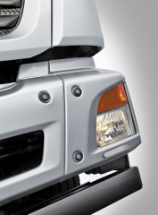 Nárazník a světlomety jsou převzaty ze starších typů Mercedes-Benz