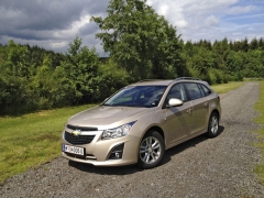 Chevrolet Cruze SW je třetí karosářskou variantou nejúspěšnější řady této značky, jejíž odbyt záhy převýšil milion kusů