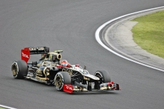 Romain Grosjean (Lotus E20 Renault) byl druhý nejrychlejší, ale dojel třetí