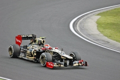 Romain Grosjean (Lotus E20 Renault) byl druhý nejrychlejší, ale dojel třetí