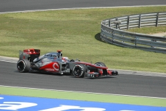 McLaren MP4-27, motor Mercedes-Benz FO 108Z; šéf týmu Martin Whitmarsh (GB). Jezdci Jenson Button (GB), Lewis Hamilton (GB)