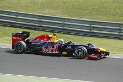 Red Bull RB8, motor Renault RS27; šéf týmu Christian Horner (GB). Jezdci Sebastian Vettel (D), Mark Webber (AUS)