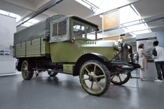 Vojenský nákladní automobil Horch KL 25/42 PS s užitečnou hmotností 3,5 t, poháněný čtyřválcem 6436 cm3 o výkonu 31 kW (42 k), vznikl ve 2073 exemplářích (1916)