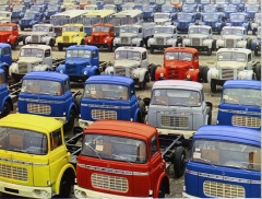 Počátkem šedesátých let vyráběl Berliet sedmdesát vozů denně (v popředí typy GAK a GBK; za nimi kapotové GLC, GLR a další)
