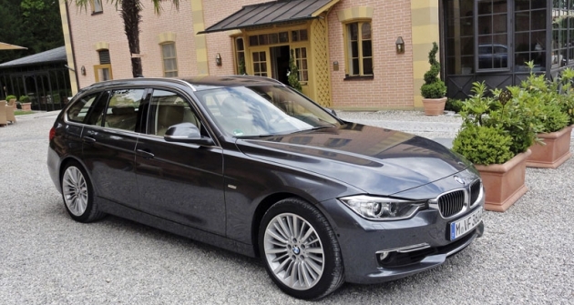 https://www.automobilrevue.cz/obrazek/5072bd187bdcf/01-bmw-3-5072bdb2ab7d0_630x335.jpg