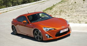 Toyota GT86 je návratem k lehkému, dobře ovladatelnému vozu s pohonem zadních kol