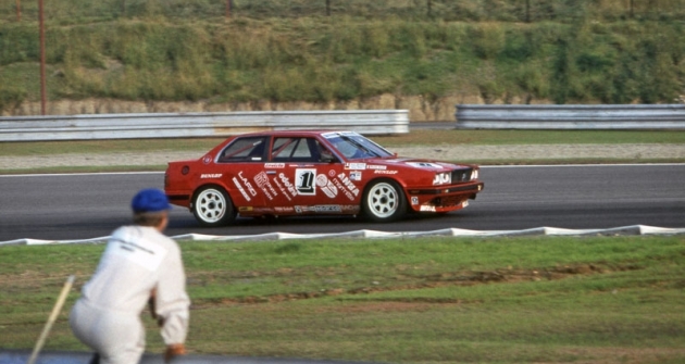 Maserati Biturbo 2.5 V6 (Hahne/Giacomelli/Gunnella)  ještě na trati...