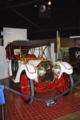 Oldsmobile Limited, mohutný šestiválec 11 586 cm3 pro sedm cestujících, jenž vznikl v 825 exemplářích se čtyřmi typy karoserií (1911 – 1912)