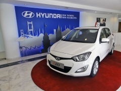 Hyundai i20, vystavený ve vstupní hale továrny v Izmitu
