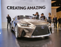 Lexus LF-CC prozrazuje tvary budoucí generace IS