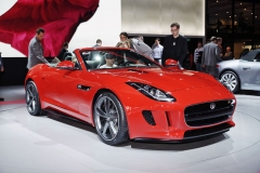 Jaguar F-Type, jedna z největších pařížských hvězd, je návratem čistokrevného sportovního vozu britské značky (čekali jsme osmatřicet let)!