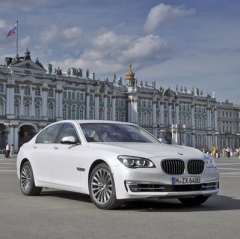 BMW 750i se dodává alternativně s pohonem všech kol xDrive