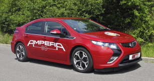 Opel Ampera na první pohled  prozrazuje péči věnovanou aerodynamice, významně se podílející na provozní hospodárnosti