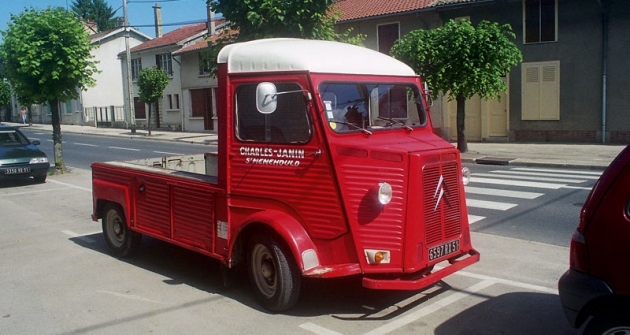 Plateau Citroën Type H ve službě v St.Menéhouldu ještě v roce 1998