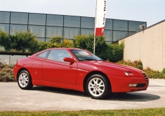 Alfa Romeo GTV, jeden z posledních výrobků závodu v San Giorgiu (2003)