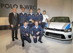 Volkswagen Motorsport v plné síle (jezdci Mikkelsen, Ogier a Latvala; spolujezdci Ingrassia a Anttila; šéf Jost Capito a vedoucí technického vývoje Ulrich Hackenberg)