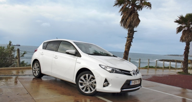 Vozy Toyota Auris Hybrid jsme poprvé vyzkoušeli za deštivého počasí v okolí Lisabonu