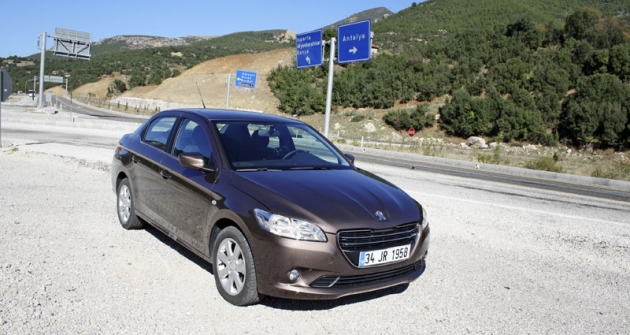 Nový levný sedan Peugeot 301 jsme prověřili  na tureckých silnicích