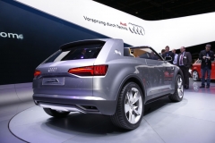 Audi Crosslane Coupé (Paříž 2012), další uplatnění systému Dual-Mode Hybrid (1.5 TFSI/95 kW; EM1 50 kW, EM2 85 kW; 0 – 100 km/h za 8,6 s, elektro 9,8 sekundy; limit 182 km/h)
