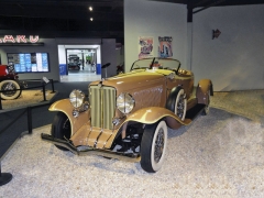 Dvanáctiválcový Auburn 12-161A Custom Speedster by Limousine Body Co. (1933)