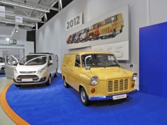 Spolu s předchůdcem, první generací Transit (na snímku provedení Diesel ročníku 1965)