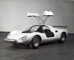 Studie Dino 206 Berlinetta Prototipo Competizione s křídlovými dveřmi, představená na autosalonu IAA 1967 ve Frankfurtu