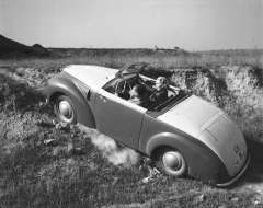 Takhle trénoval s roadsterem cestovatel F. A. Elstner (1947)